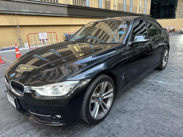 BMW 330e Sport สีดำ รถบ้าน 100% ขับน้อย BSI 10 ปี Warranty ยังเหลือ